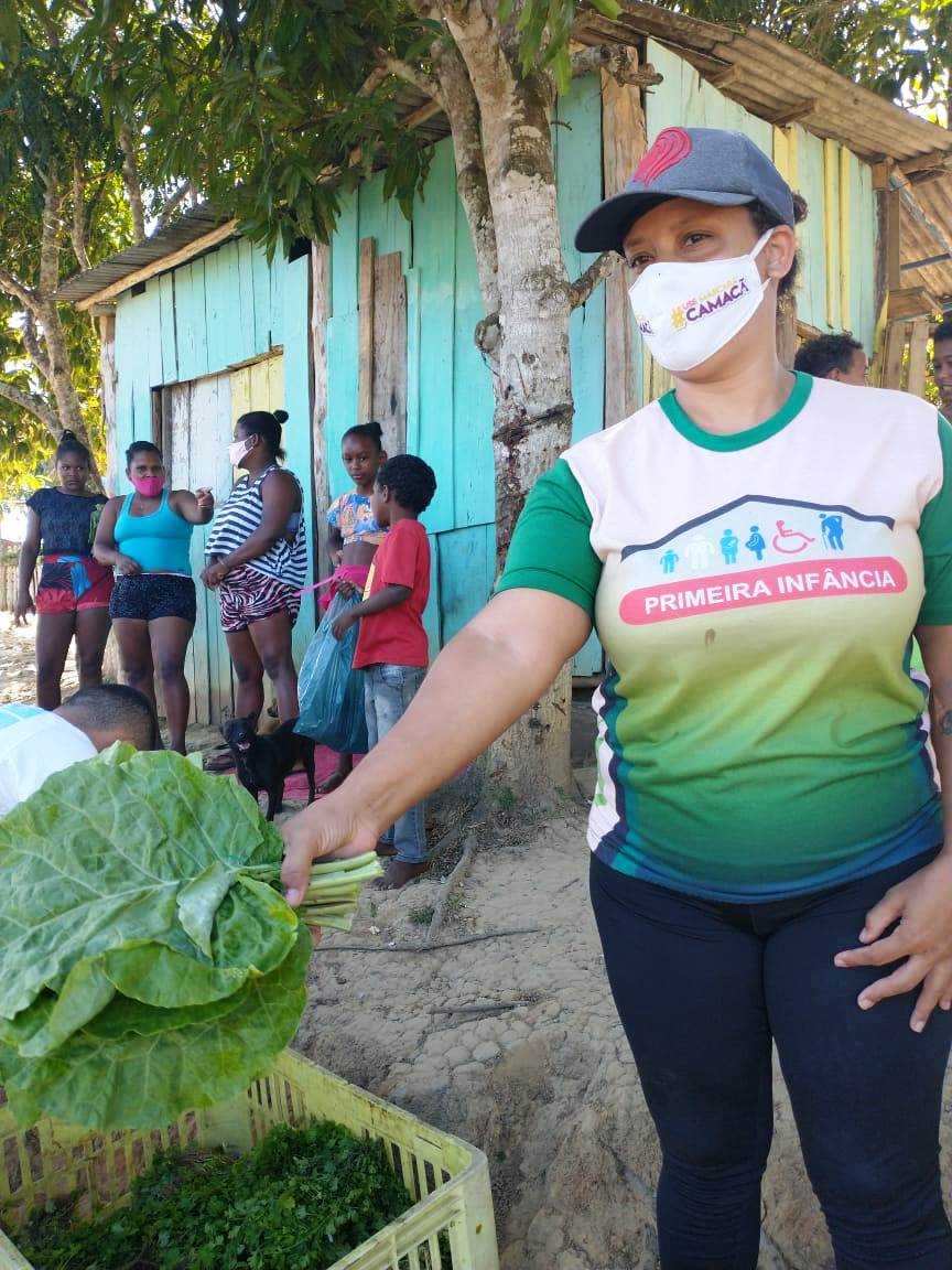 Camacã: Famílias carentes da Portelinha I e do Bairro Joana Angélica são beneficiadas com o Programa de Aquisição de Alimentos